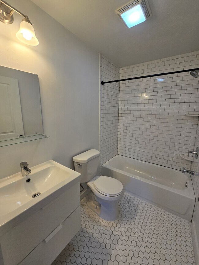 Photo - 3112 Richmond St Unit 2F