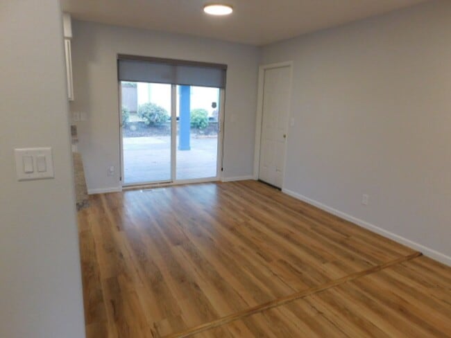 Photo - 5351 Landon St SE