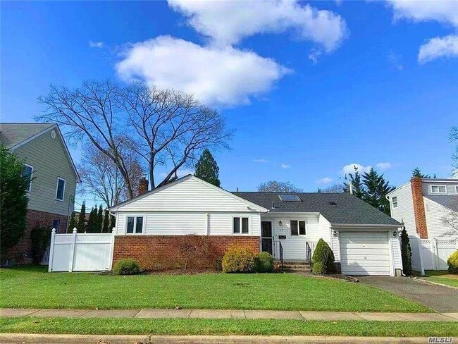 Building Photo - 68 Willets Dr Rental