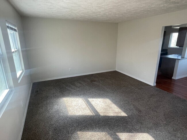 Photo - Spacious Home!!