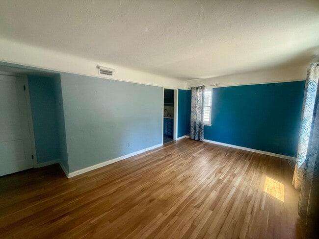 Photo - 23861 Colbourne Rd