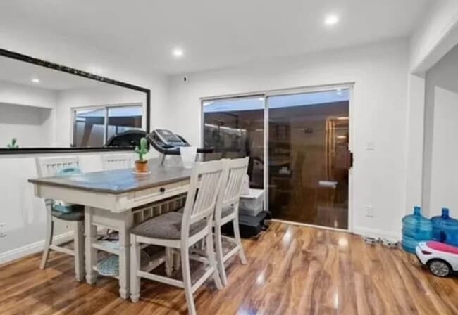 Photo - 6252 Morse Ave