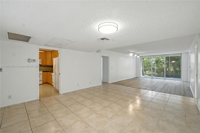 Photo - 3850 Oaks Clubhouse Dr Unidad 307