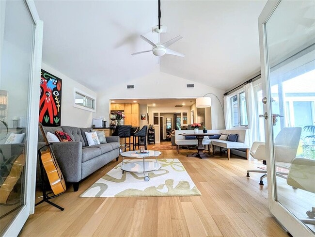 Photo - 1821 Spillman St