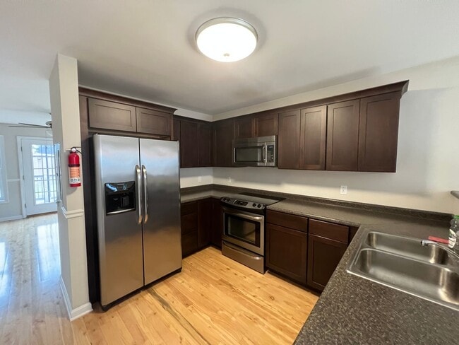 Building Photo - 76-H SL Unit H Rental