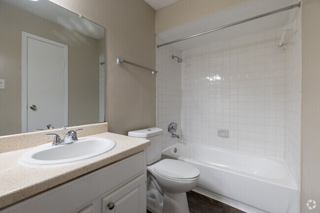 1BR, 1BA - 712SF - Bathroom