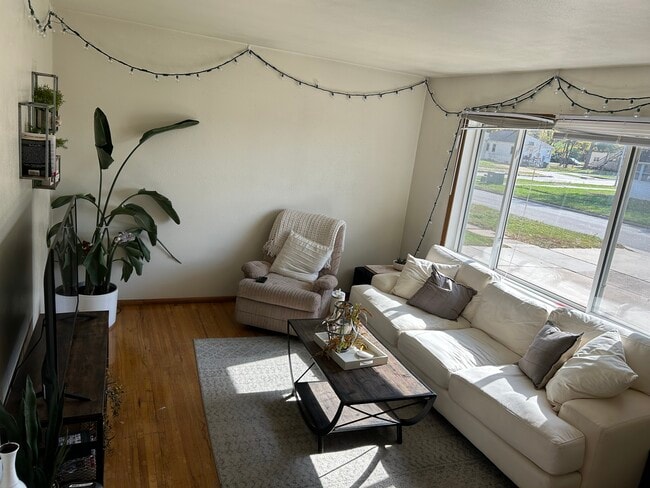 Photo - 809 W 20th St