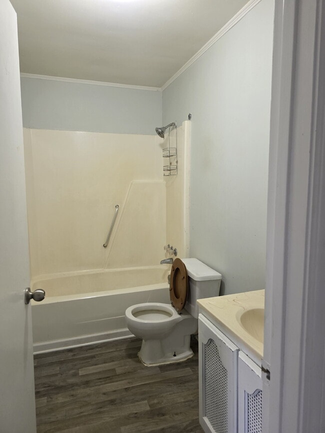 Photo - Located in Leakesville.