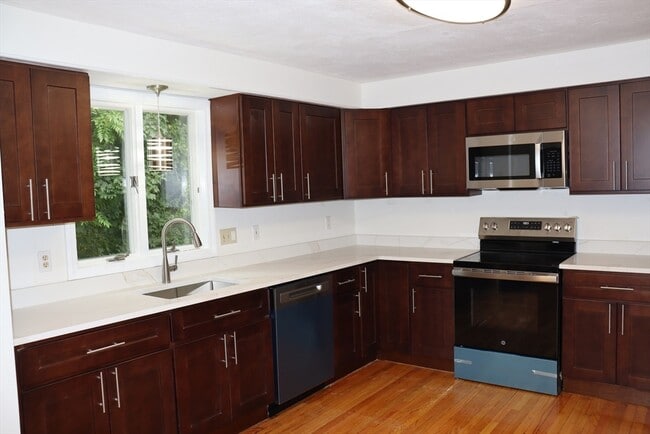 Building Photo - 100C Allandale St Unit 1 Rental