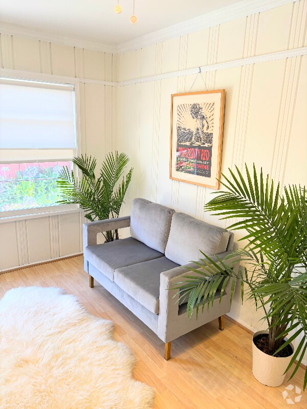 Building Photo - 4614 Idaho St Rental