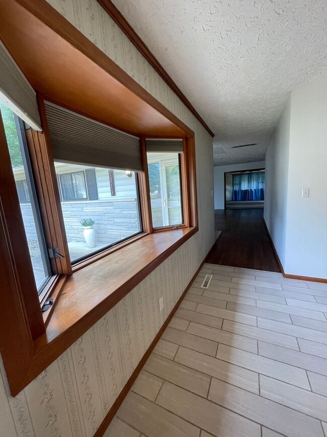 1313 Warren Dr
