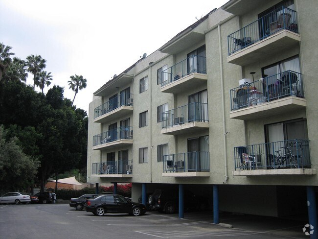 Oakridge Apartments - Oakridge Apartments