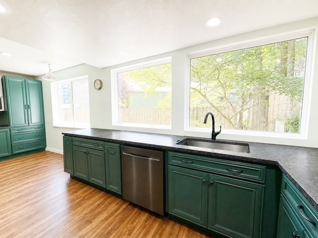 Photo - 716 Parkway Ct NE