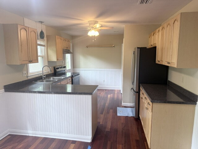 Spacious Cape in Woodlake Available Immediately