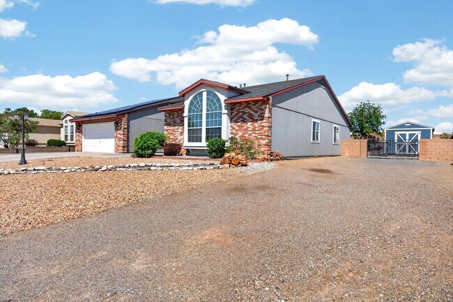 2413 Agua Fria Dr NE