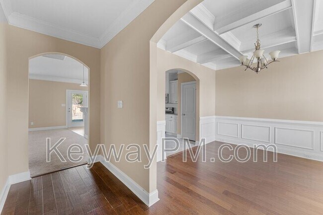 Photo - 261 Crown Heights Way