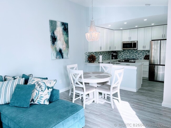 Building Photo - 647 Waterside Dr