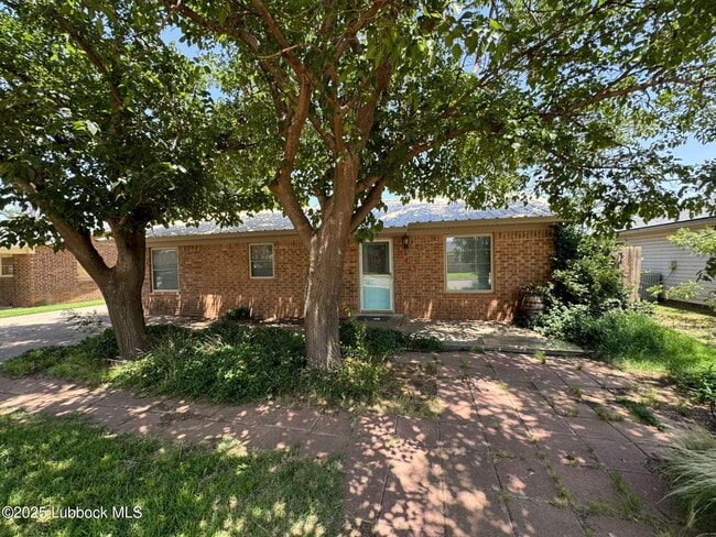 Building Photo - 820 Hickory St Rental