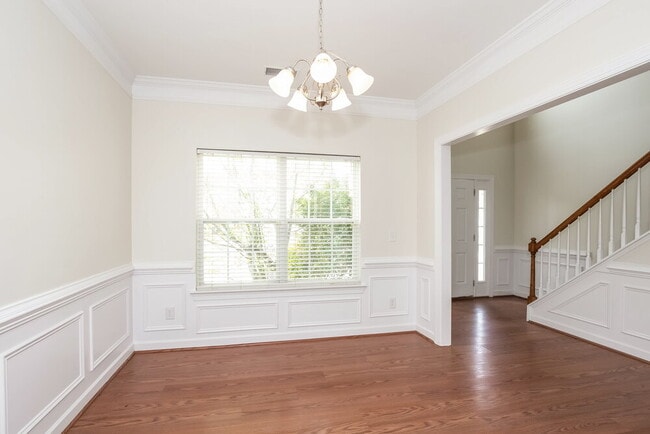 Photo - 539 Meredith Court