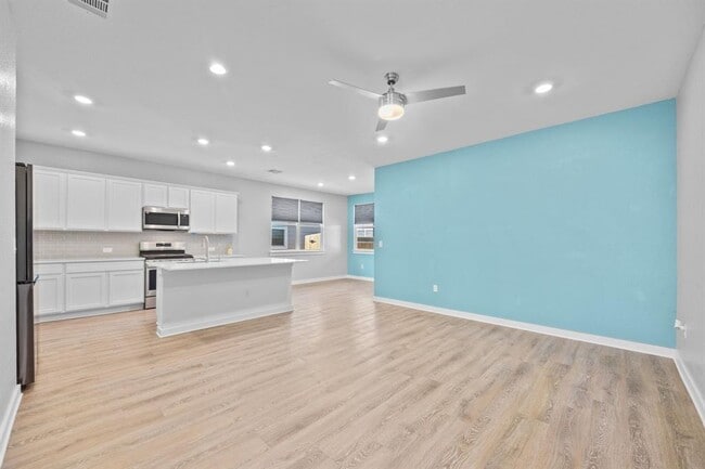 Photo - 129 Cupreata Ln