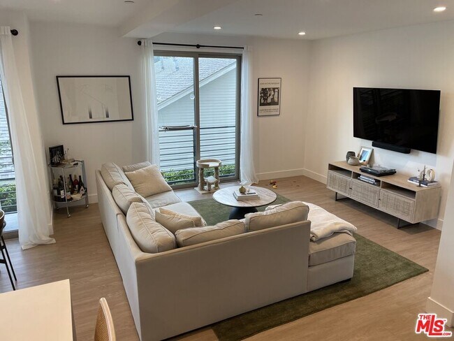 Photo - 1206 N Sycamore Ave Unit 4