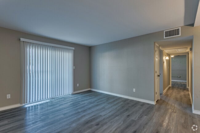 2BR, 1.5BA - 853 SF B1 - Living Area