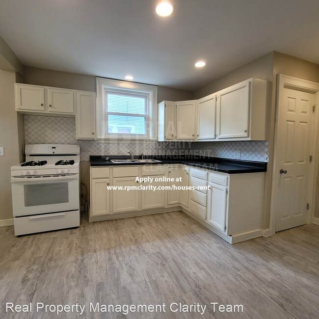 Photo - 3 br, 1.5 bath House - 2041 Perth St