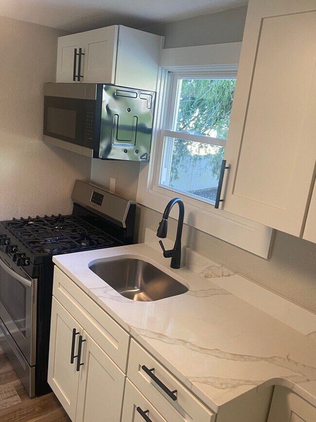 SUPER CUTE 1 BEDROOM/1 BATH HOME IN NORTH House Rental in North