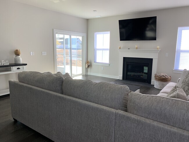 Photo - 2325 Hazel Wy