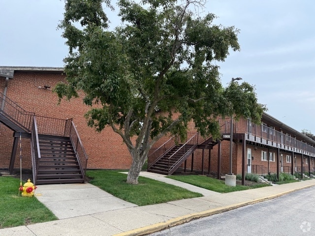 Building Photo - 1900 Knights Bridge Dr Unit 1B Rental