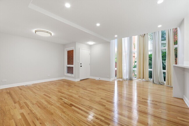 Photo - 5510 S Cornell Ave