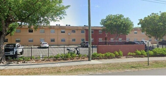 Building Photo - 101 NE 41st St Unit 39 B
