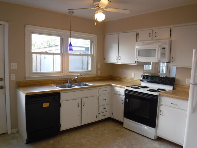 Photo - 203 Persse St