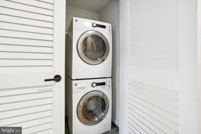 Photo - 3018 12th St NE Unit 1