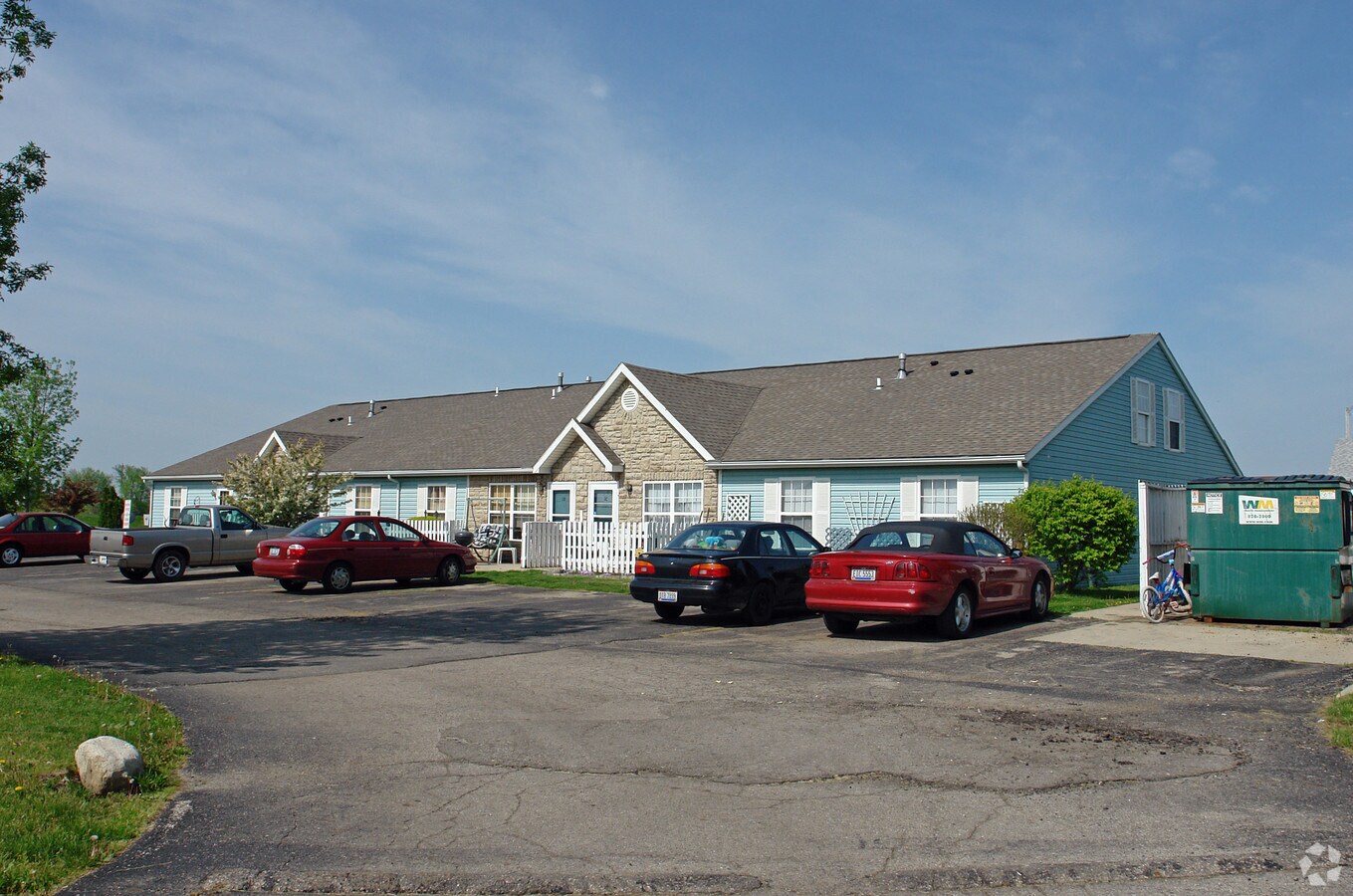 Country Lane Apartments - Country Lane Apartments
