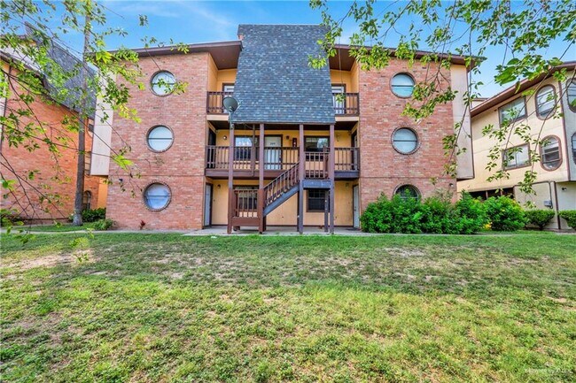 Building Photo - 27 S 23rd St Unit 209