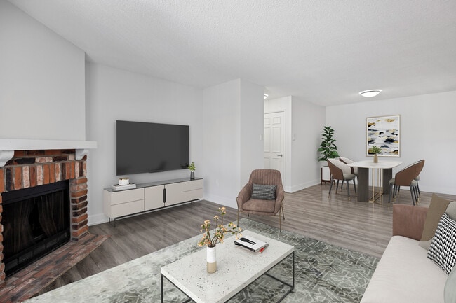 Photo - Lakeside Place Apartments