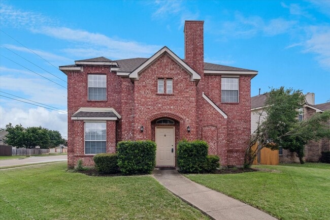 Building Photo - Spacious 3 Bedroom, 2 Bath on a Corner Lot Rental
