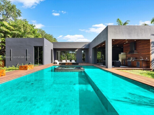 Photo - 871 NE 83rd St