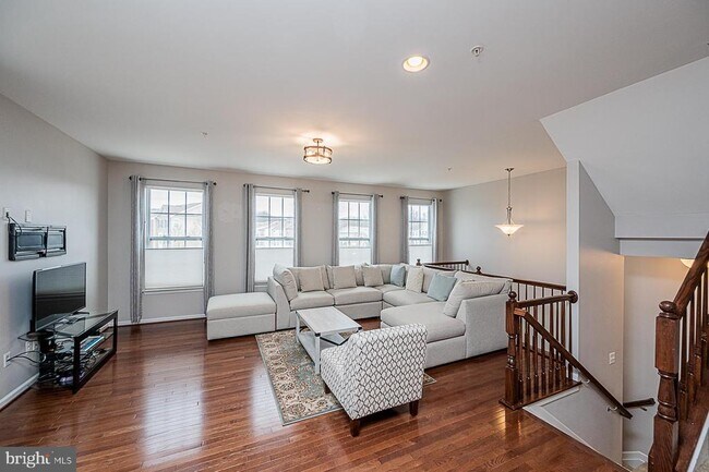 Photo - 6748 Green Mill Way