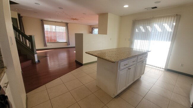 Photo - 1537 Hermocilla Way