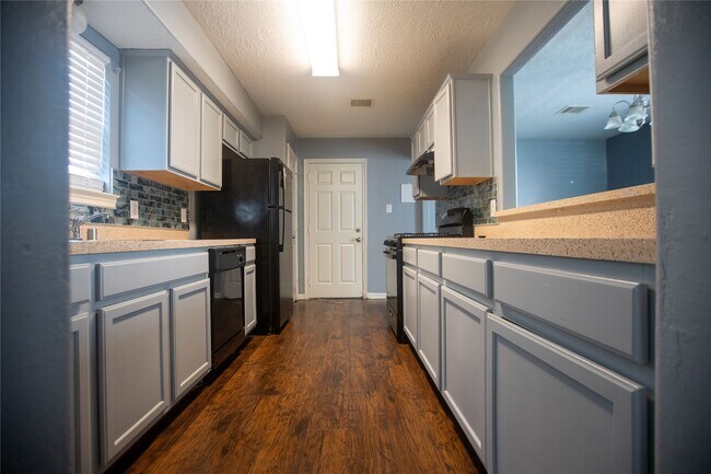 Photo - 8405 Comal St