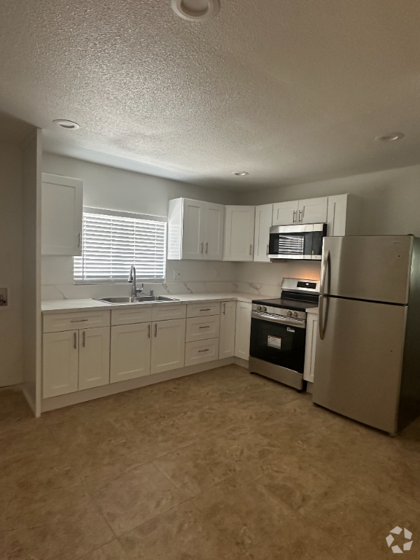 Building Photo - 1321 N 31st St Unit 3 Rental