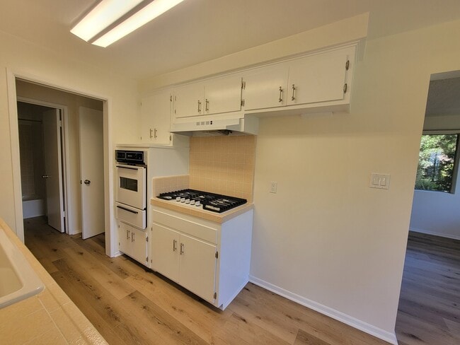 Photo - 13530 Leadwell St Unit 5