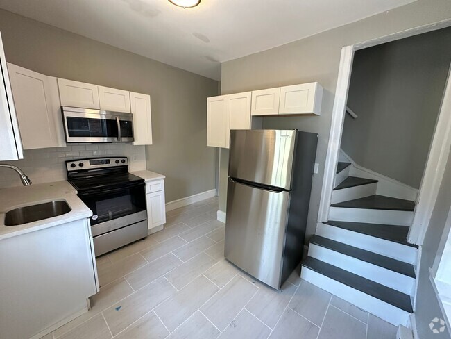 Building Photo - Discover the charm of this spacious 3-bedr... Rental