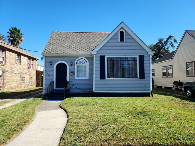 Photo - 2333 Pauline St