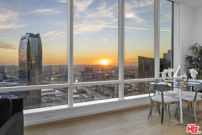 Building Photo - 877 Francisco St Unit 4209