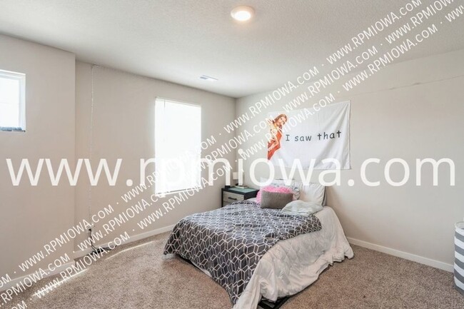 Photo - 265 Prairie Bluff Dr House