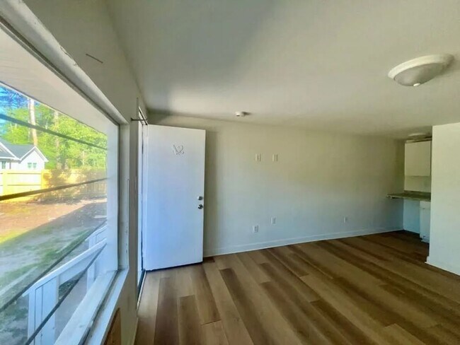 Photo - Studio fully Renovated Unit 1