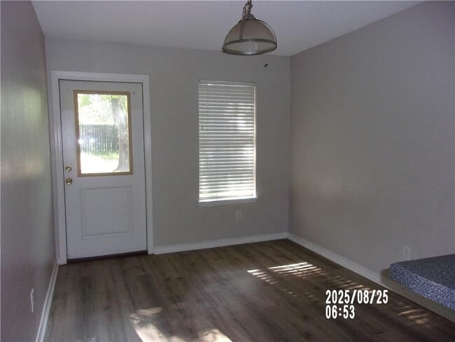 Photo - 22915 Monroe St